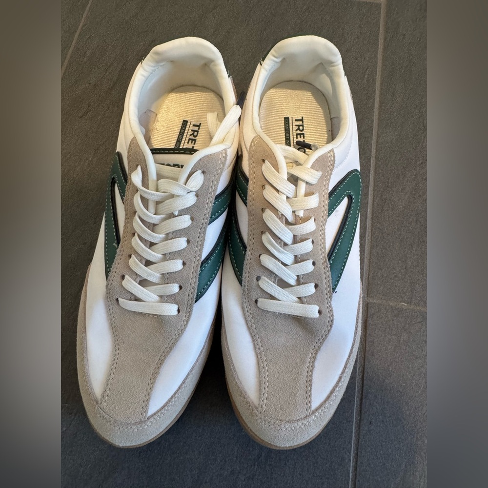 Women’s 8.5 Tretorn sneakers - Picture 2 of 6